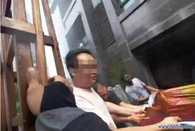 母女坠楼消防被骂 质疑需要事实澄清 舆论彻底翻转