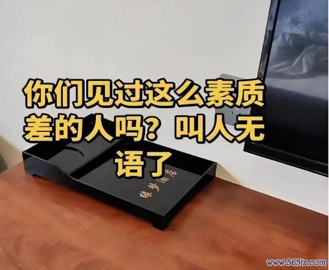 女子住酒店退房将浴巾拖鞋水壶装走 行为引发网友热议