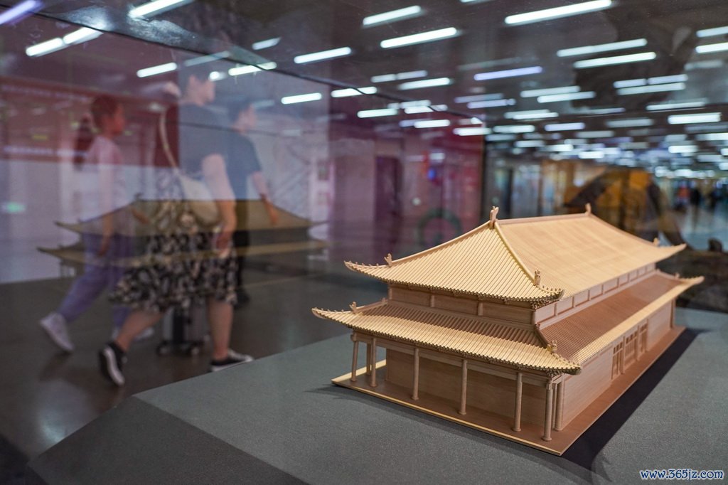 这是7月30日拍摄的“金中都——北京都之源”主题展览展品。